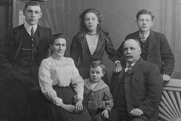photograph: Jane and Arthur Dumville and their children