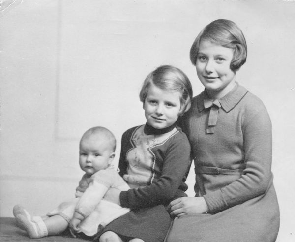 Mary Paula Dumville, Elizabeth Roma Dumville, Gwynneth Brenda Dumville, December 1936